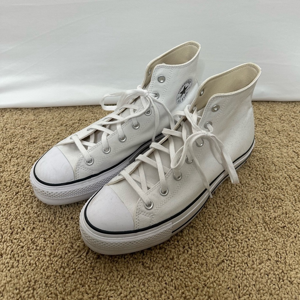 White Converse All Star high top platform sneakers
Size 11
Worn once